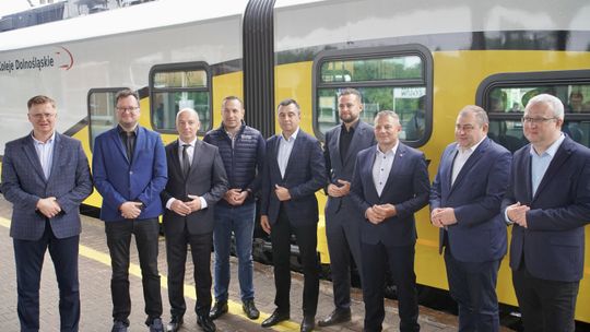 Kolej wróci do Gaworzyc, Niegosławic i Szprotawy. Jasne deklaracje na przejeździe specjalnym Kolei Dolnośląskich