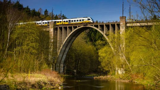 Tegoroczne Święta Wielkanocne to doskonały moment, by zwolnić tempo i wyruszyć w drogę,  odwiedzić bliskich, złapać trochę oddechu albo odkrywać najciekawsze zakątki Dolnego Śląska.