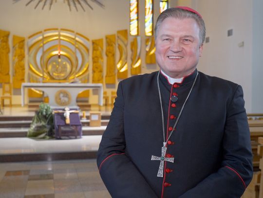 Biskup Krzysztof Nykiel z krótkim przekazem do wiernych