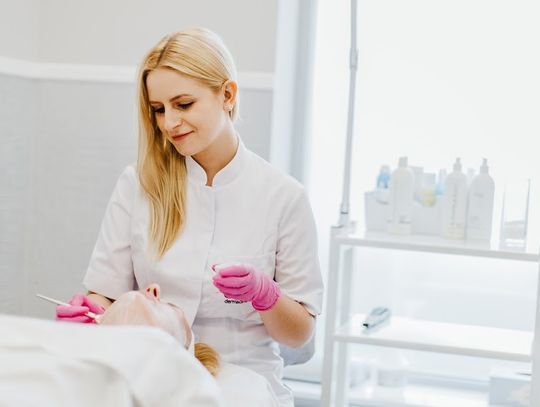 Dermatologiczne i chirurgiczne metody usuwania zmian skórnych