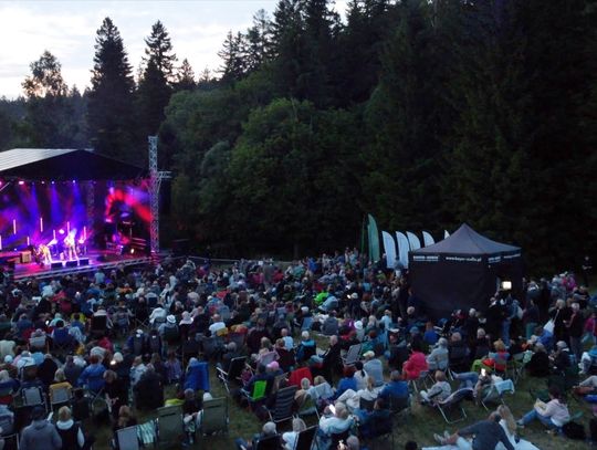 „Gitarą i…” spotkanie PIĘKNYCH SŁÓW, MUZYKI I LUDZI