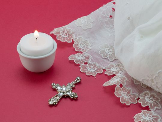 Jakie są najlepsze sposoby na organizację Chrztu Świętego – o czym warto pamiętać? 