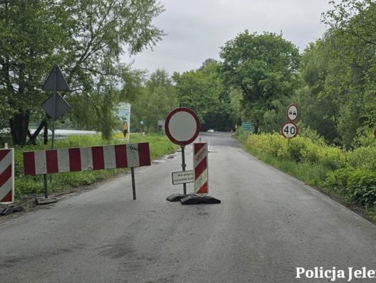 Jeleniogórscy policjanci reagują na zgłoszenia mieszkańców i przypominają o obowiązku przestrzegana znaków drogowych