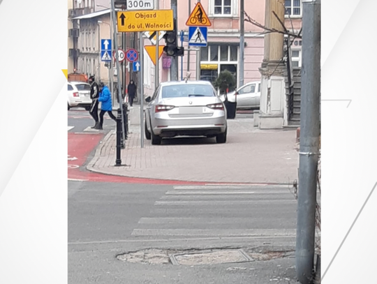 Niefortunne urzędnicze parkowanie 