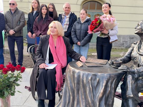 Odsłonięto rzeźbę upamiętniającą Alinę Obidniak
