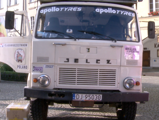 Pojechali Jelczem w Himalaje