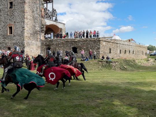 Pokazy rycerskie , inscenizacje historyczne, tańce dworskie , warsztaty i koncerty - za nami sobota pełna atrakcji!