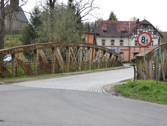 Powiat Karkonoski podpisał umowę na remont mostu w Barcinku