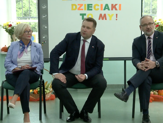 Przemysław Czarnek, Adam Niedzielski oraz Marzena Machałek z wizytą w Mysłakowicach