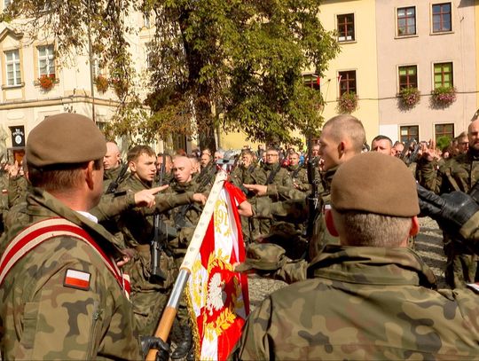 Ślubowanie żołnierzy na Placu Ratuszowym