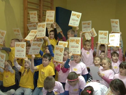 „Sprawny Jelonek” - Rafał Kubacki rozdał dyplomy przedszkolakom