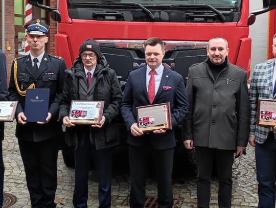 Wsparli zakup wozów dla PSP w Jeleniej Górze