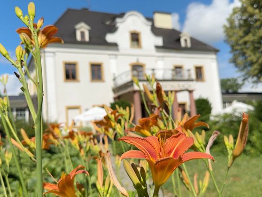 Wystawa Anny Marii Rusinek w Pałacu na Wodzie w Staniszowie