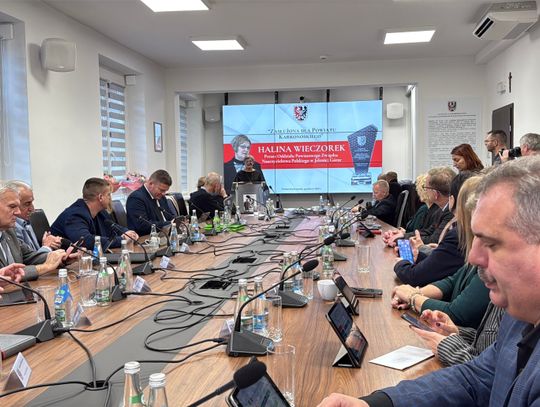 "Zasłużony dla Powiatu Karkonoskiego" "Zasłużony dla Powiatu Karkonoskiego"