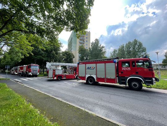 Zgłaszali wyciek gazu okazało się, że to kanalizacja