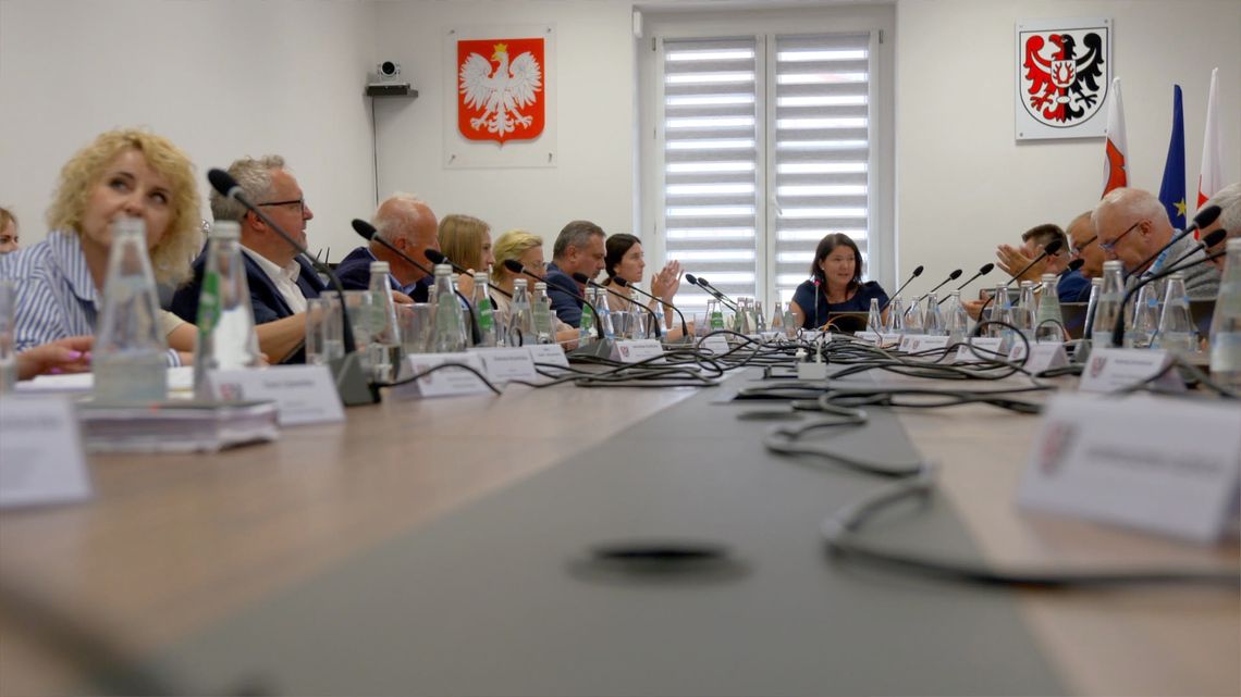 Zarząd Powiatu Karkonoskiego z 𝘄𝗼𝘁𝘂𝗺 𝘇𝗮𝘂𝗳𝗮𝗻𝗶𝗮 𝗶 𝗮𝗯𝘀𝗼𝗹𝘂𝘁𝗼𝗿𝗶𝘂𝗺 𝘇𝗮 𝟮𝟬𝟮𝟰 𝗿𝗼𝗸.