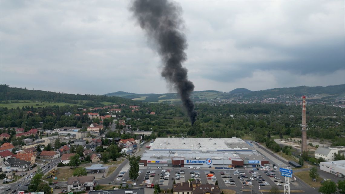 Duży pożar na tyłach E.Leclerc!