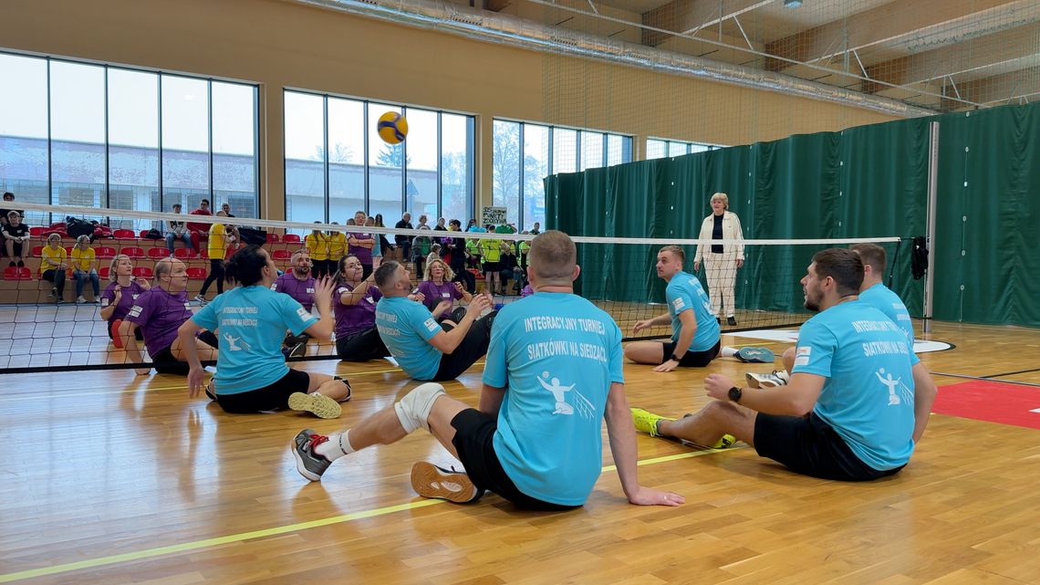 Grali w siatkówkę na siedząco
