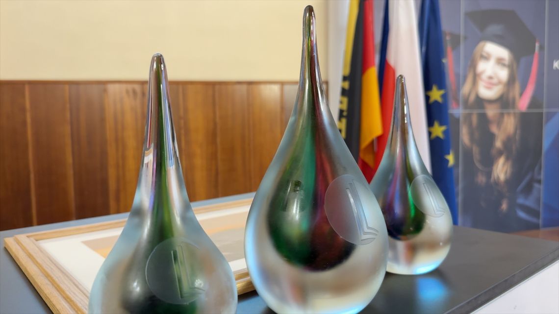 Karkonoską Nagrodę Literacką otrzymał.... Karkonoską Nagrodę Literacką otrzymał....