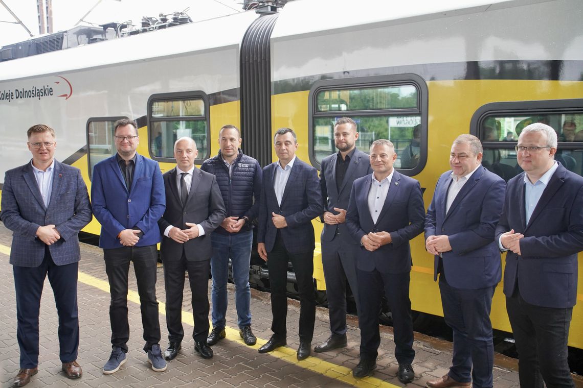 Kolej wróci do Gaworzyc, Niegosławic i Szprotawy. Jasne deklaracje na przejeździe specjalnym Kolei Dolnośląskich Kolej wróci do Gaworzyc, Niegosławic i Szprotawy. Jasne deklaracje na przejeździe specjalnym Kolei Dolnośląskich