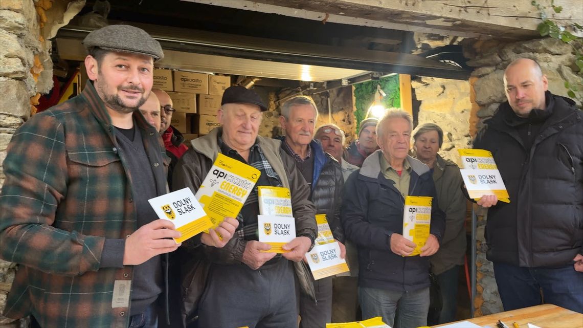 Kolejne wsparcie trafiło do pszczelarzy, tym razem w Powiecie Karkonoskim