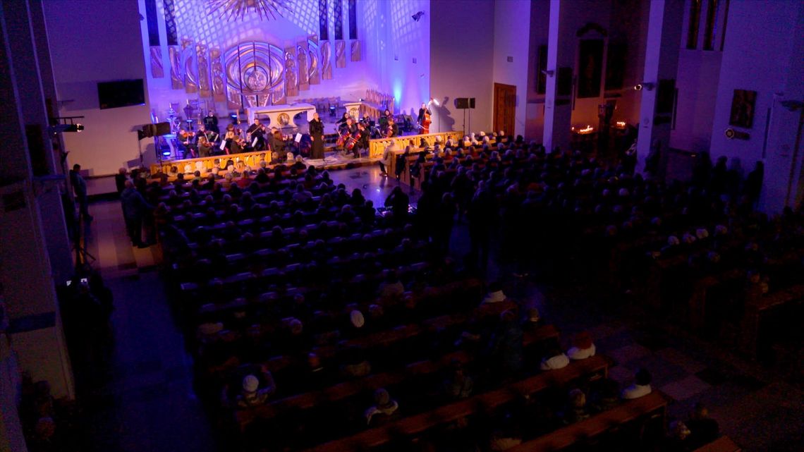 Małgorzata Walewska i Karkonoska Filharmonia Kameralna zachwycili jeleniogórzan!