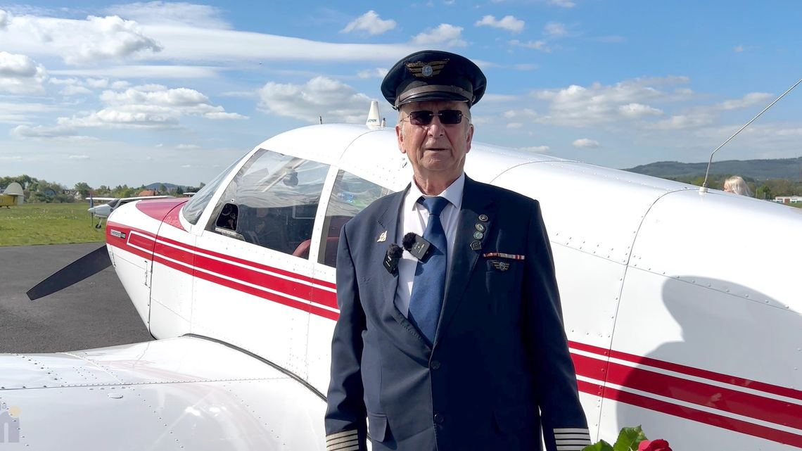 Na jeleniogórskim lotnisku powitano sławnego pilota płk Bogdana Likusa!