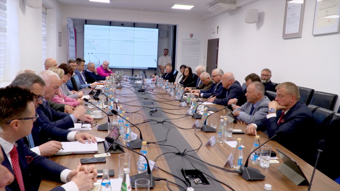 Nadzwyczajna sesja w powiecie