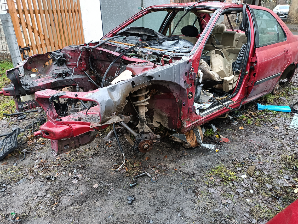 Nielegalny demontaż pojazdu w powiecie lubańskim  