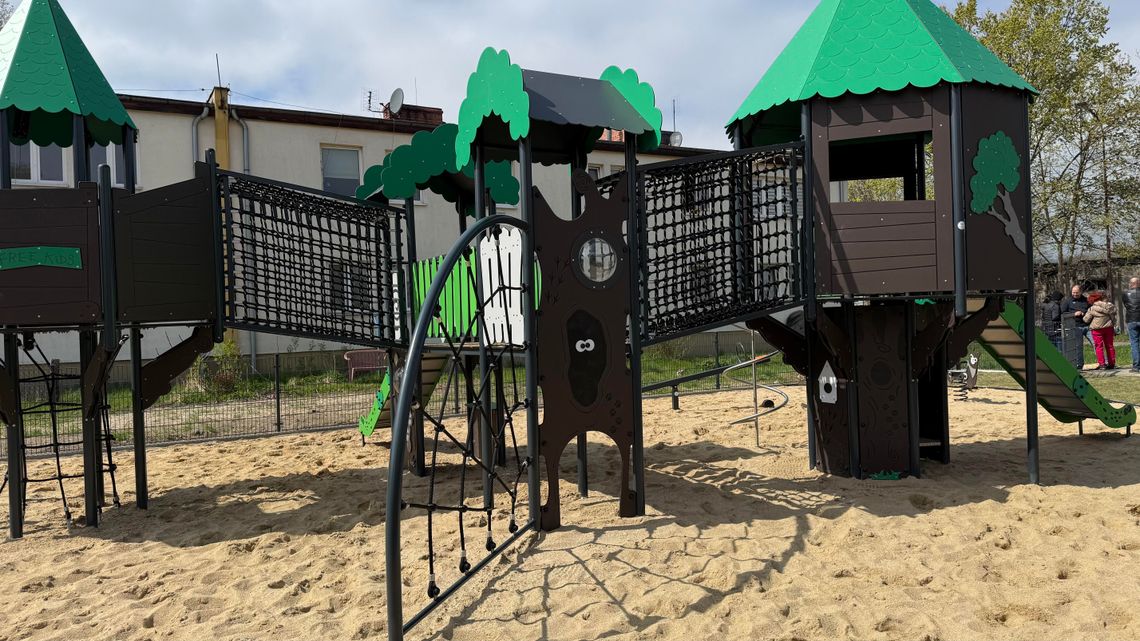Pod koniec kwietnia w Jeleniej Górze do użytku najmłodszych mieszkańców oddano 2 place zabaw...