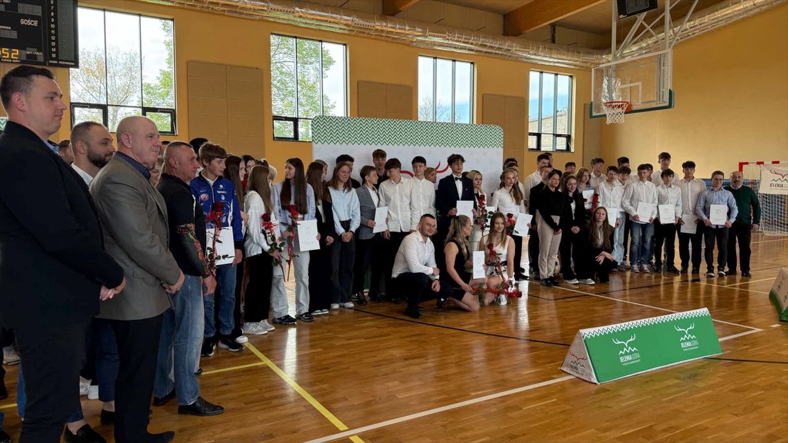 Ponad 120 sportowców nagrodzonych podczas gali w SP 8 Ponad 120 sportowców nagrodzonych podczas gali w SP 8