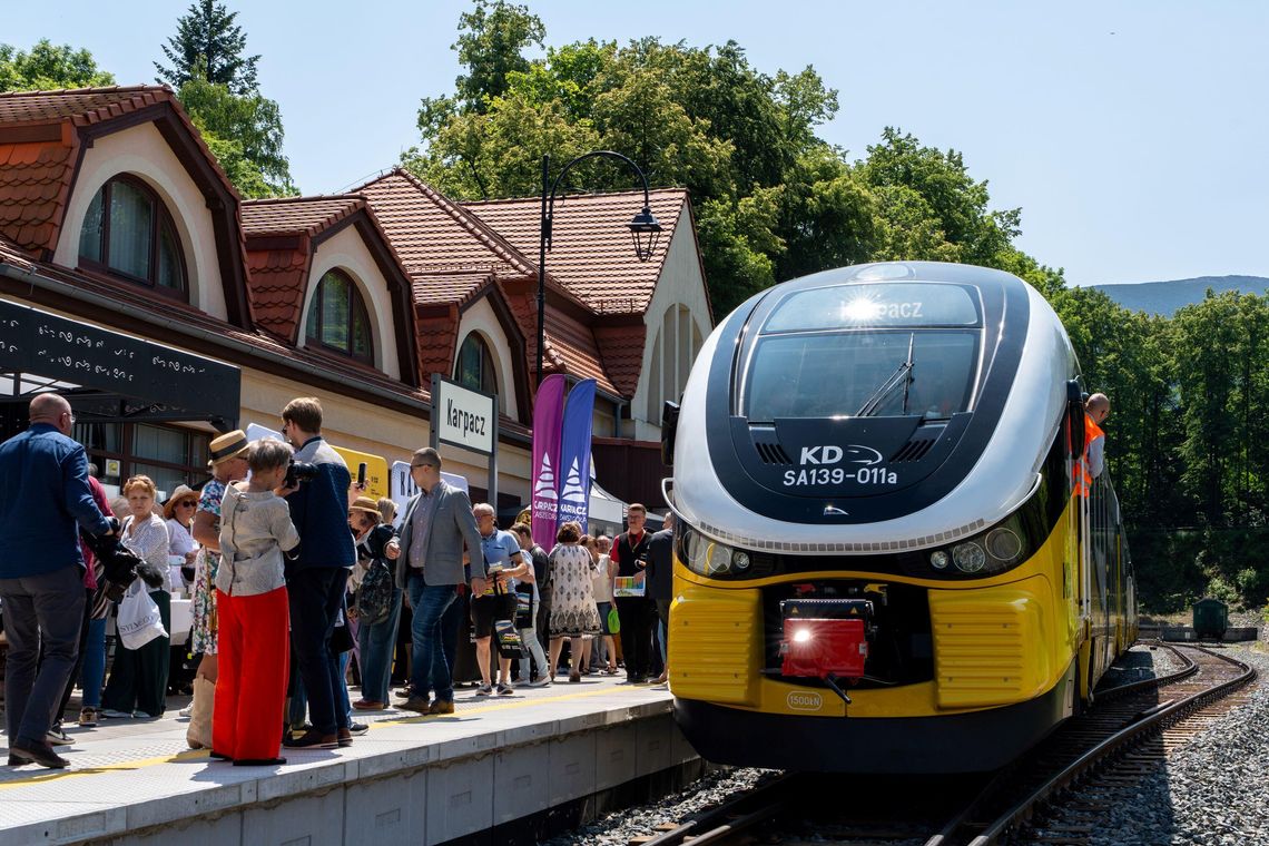 Ponad 140 tysięcy osób dojechało już do Karpacza. Ponad 140 tysięcy osób dojechało już do Karpacza.