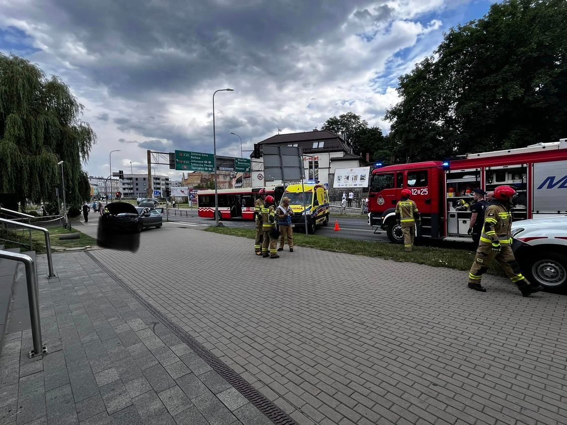 Poważne zdarzenie drogowe, ucierpieli piesi