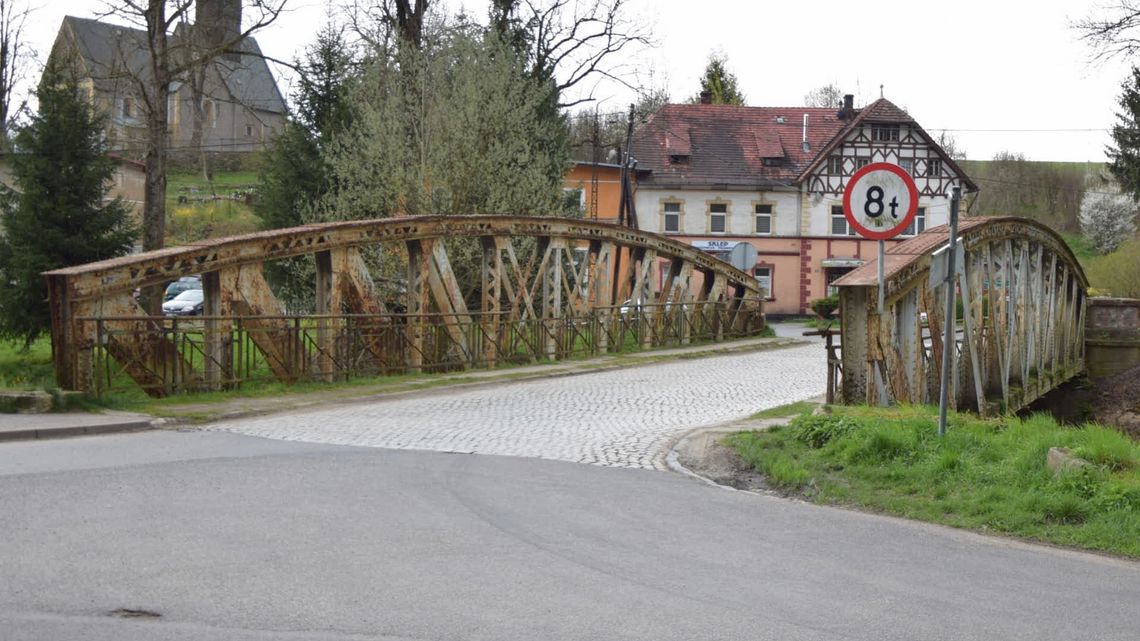 Powiat Karkonoski podpisał umowę na remont mostu w Barcinku