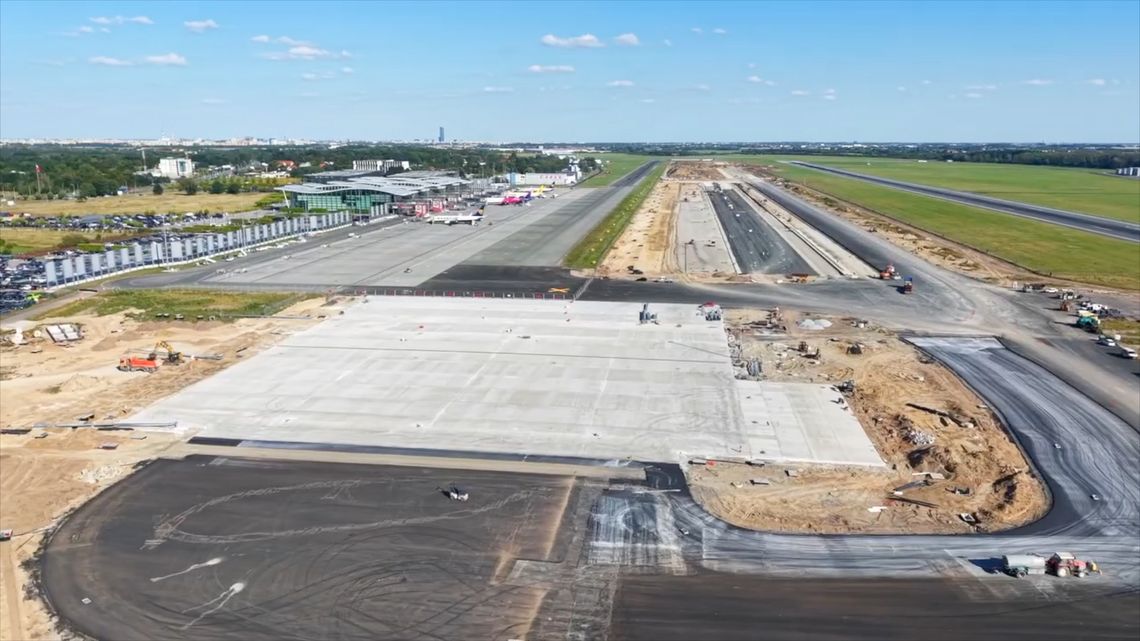 Praca wre na lotnisku we Wrocławiu Praca wre na lotnisku we Wrocławiu