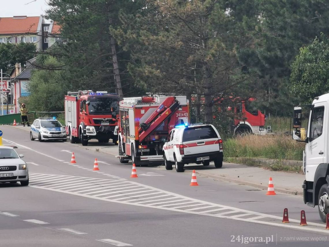 Uszkodzona rura gazociągu na ul. Mostowej