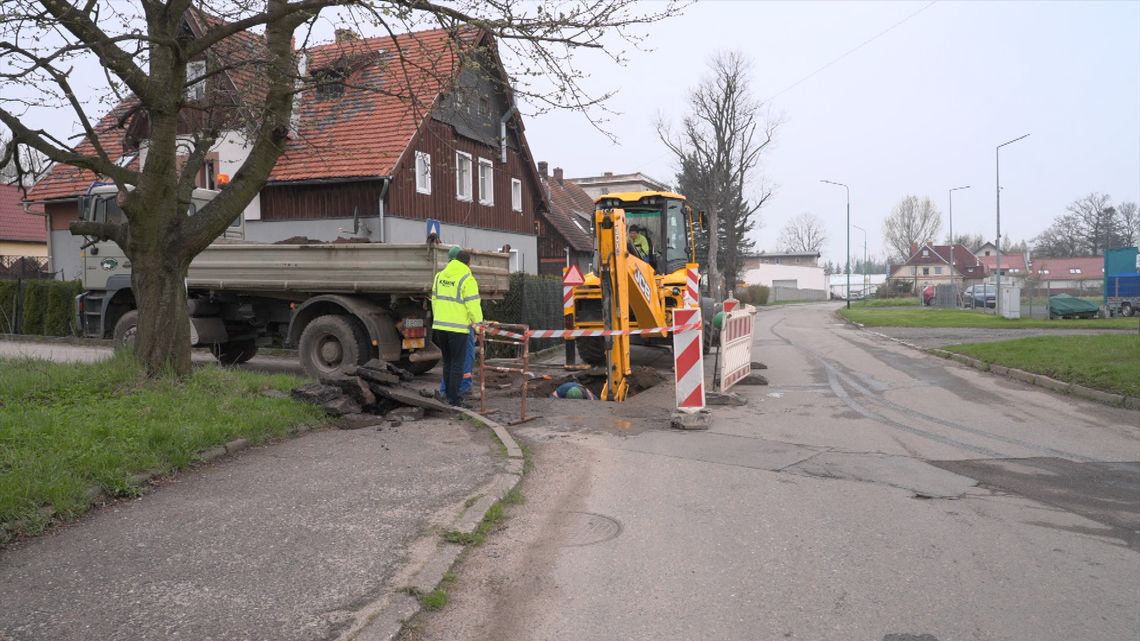 Uwaga na roboty na ulicy Bielarskiej w Kowarach