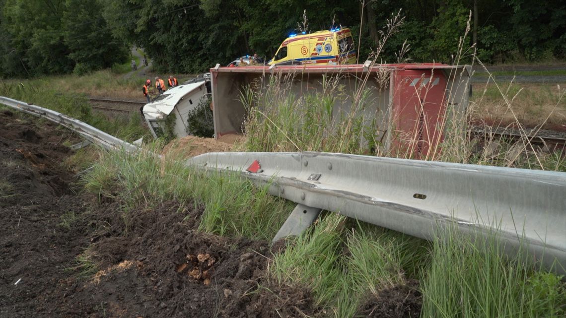W Goduszynie ciężarówka spadła na tory W Goduszynie ciężarówka spadła na tory