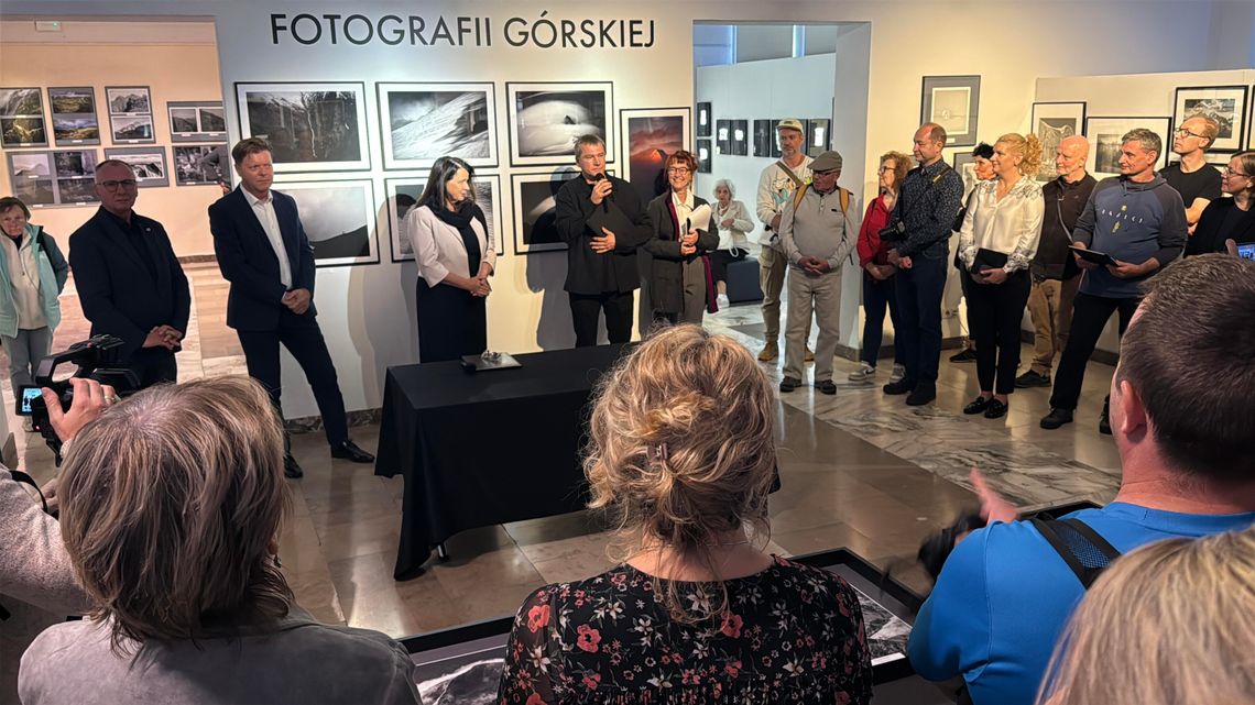Wernisaż XXIV Biennale Fotografii Górskiej w Muzeum Karkonoskim w Jeleniej Górze Wernisaż XXIV Biennale Fotografii Górskiej w Muzeum Karkonoskim w Jeleniej Górze