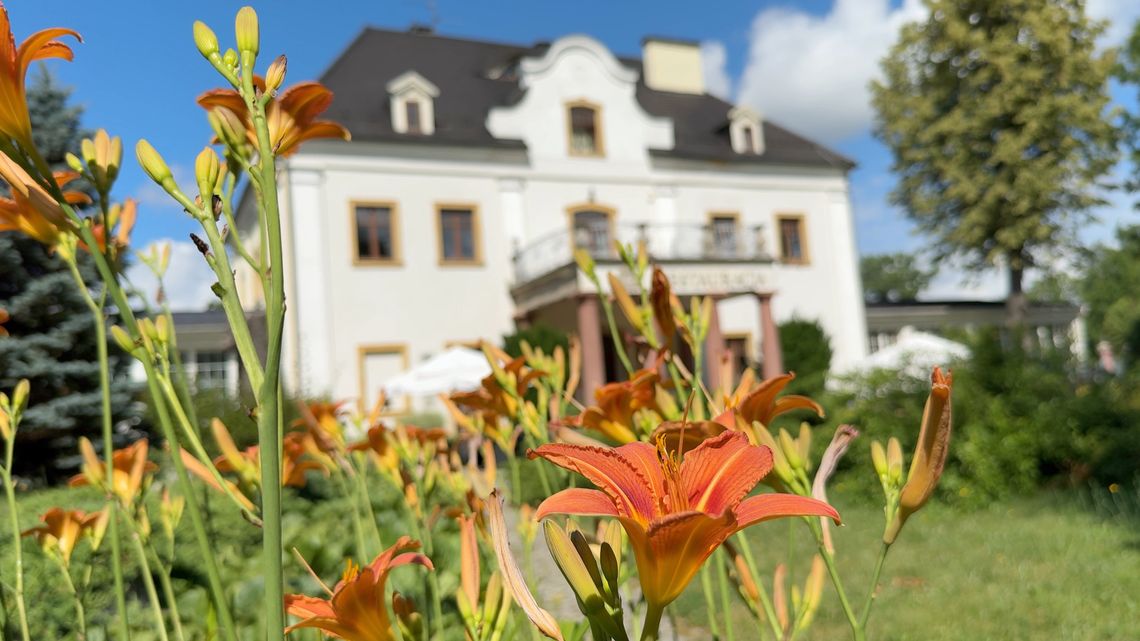 Wystawa Anny Marii Rusinek w Pałacu na Wodzie w Staniszowie