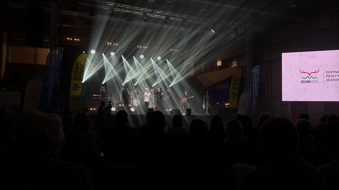 Zaczarowane Święta, Jarmark Świąteczny, Rozświetlenie Choinki - relacja